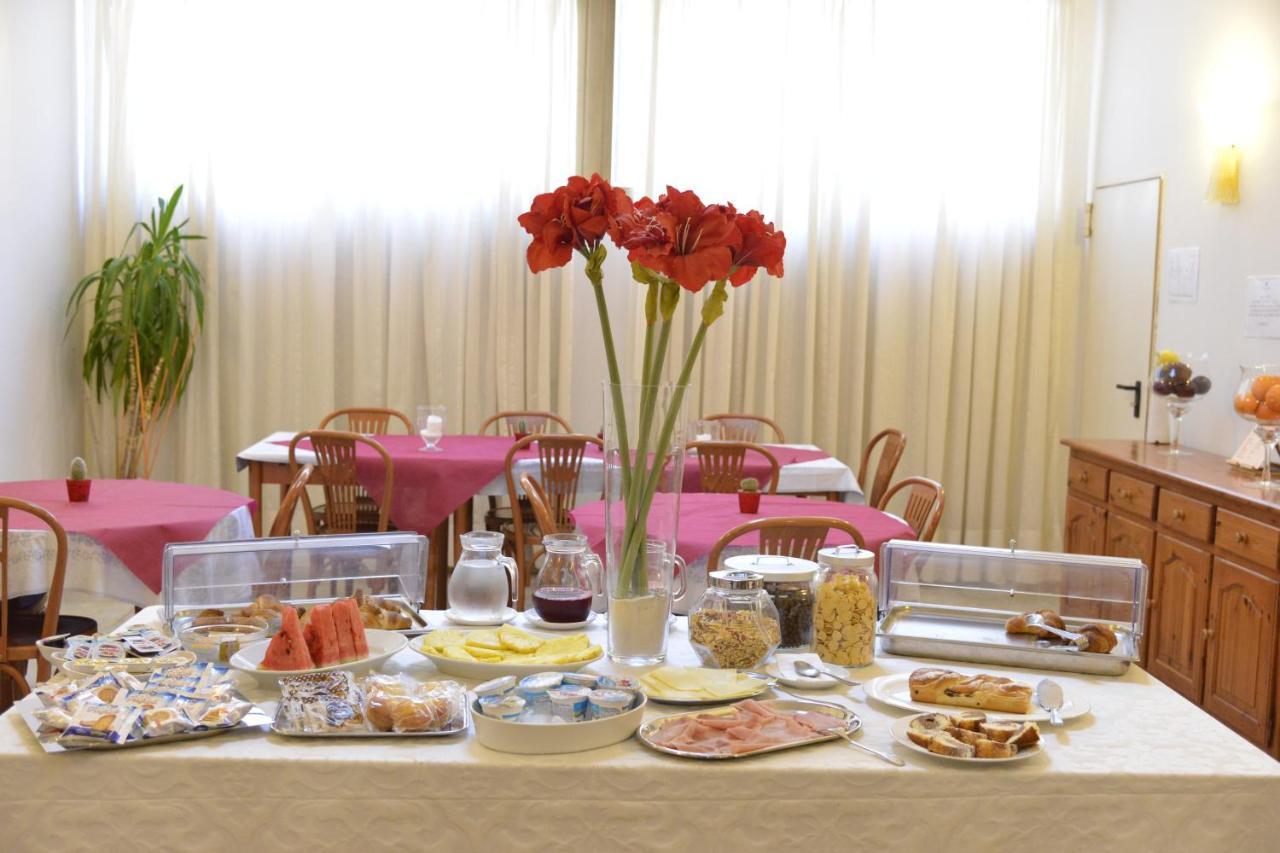 Hotel Massimo Viareggio Esterno foto